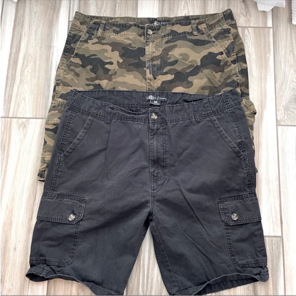 Black and Green Cargo Shorts with Relaxed Fit - Picture 2 of 10